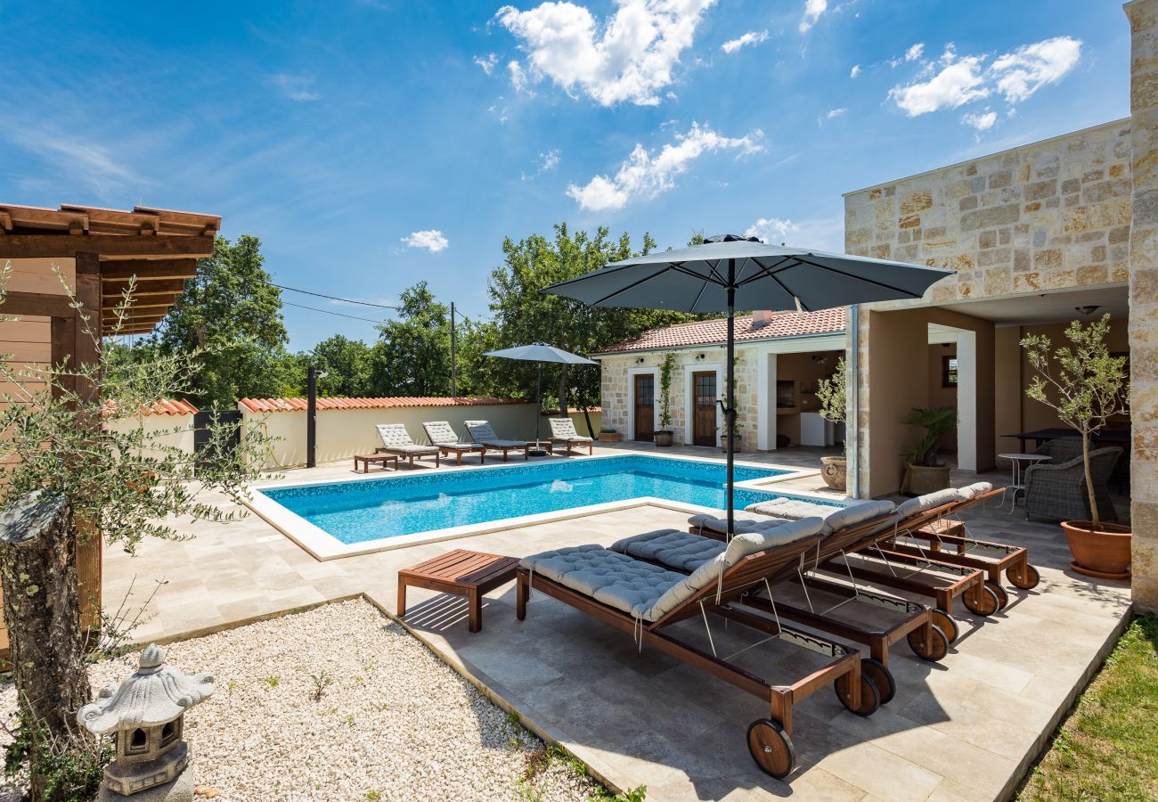 Villa in Sveti Kirin - Villa Cirka in Central Istria for 12+2 persons with Pool Heating & pool table 