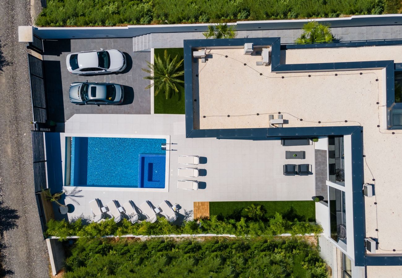 Villa in Medulin - Villa Miaa newly built modern villa in Medulin for 9 people with heated swimming pool & jacuzzi