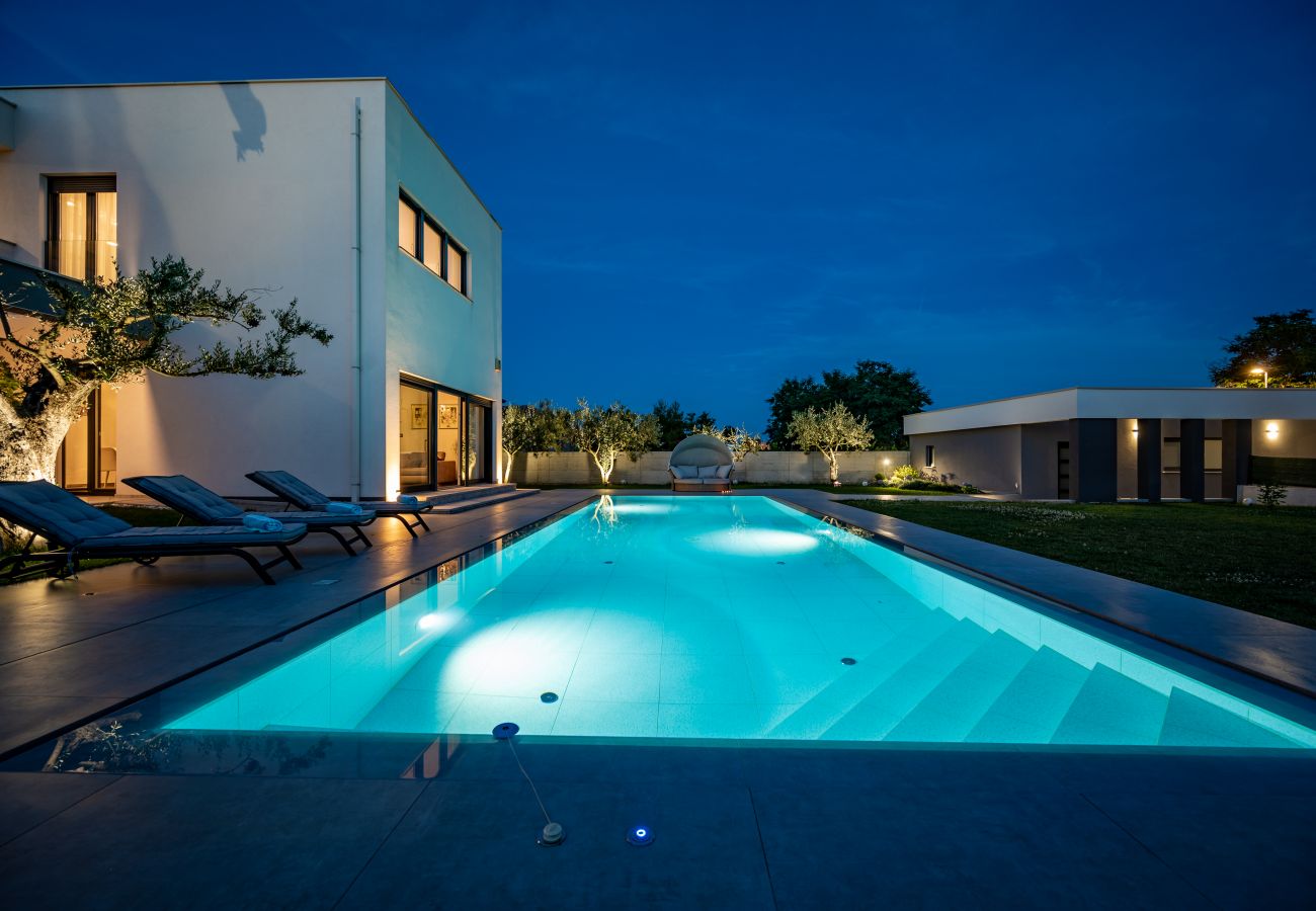 Villa in Pula - Villa Luen near Pula with large garden and private pool for families