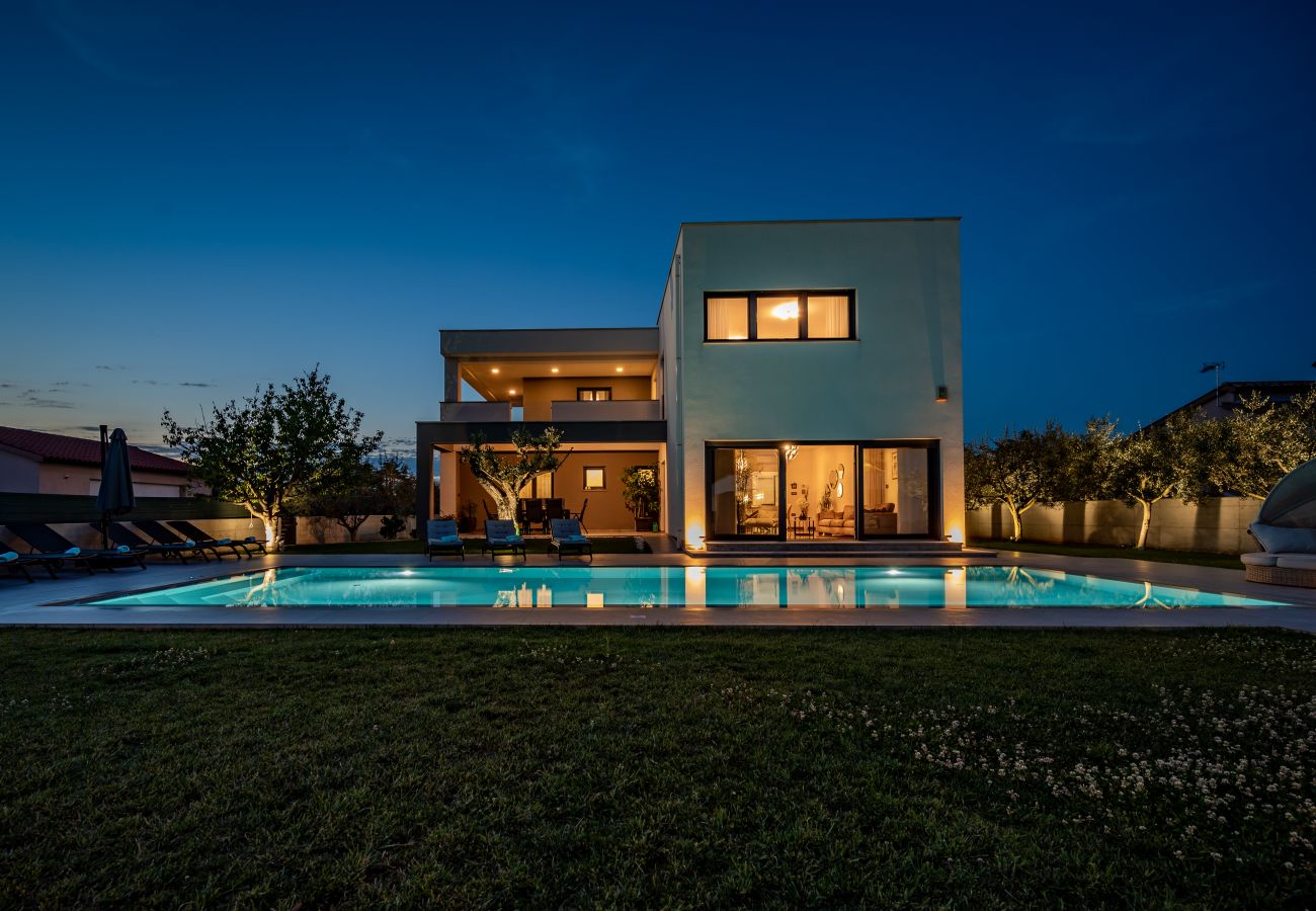 Villa in Pula - Villa Luen near Pula with large garden and private pool for families