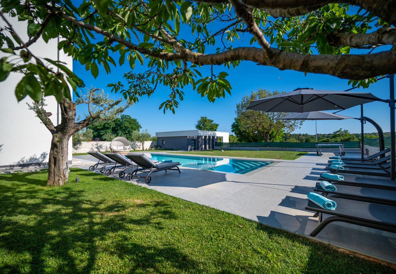 Villa in Pula - Villa Luen near Pula with large garden and private pool for families