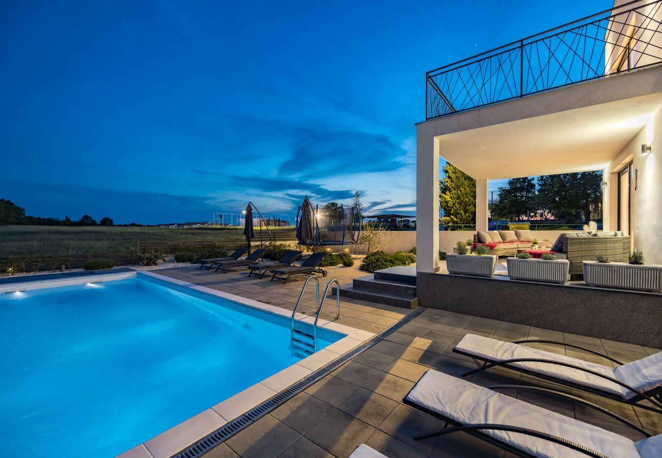 Villa in Vodnjan - Villa Angie in Central Istria for 10 persons with private heated pool & kids playground 