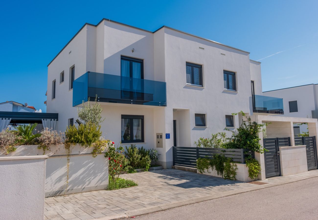 Villa in Vodice - Villa Essenza Rossa in Vodice only 650 meters from the beach