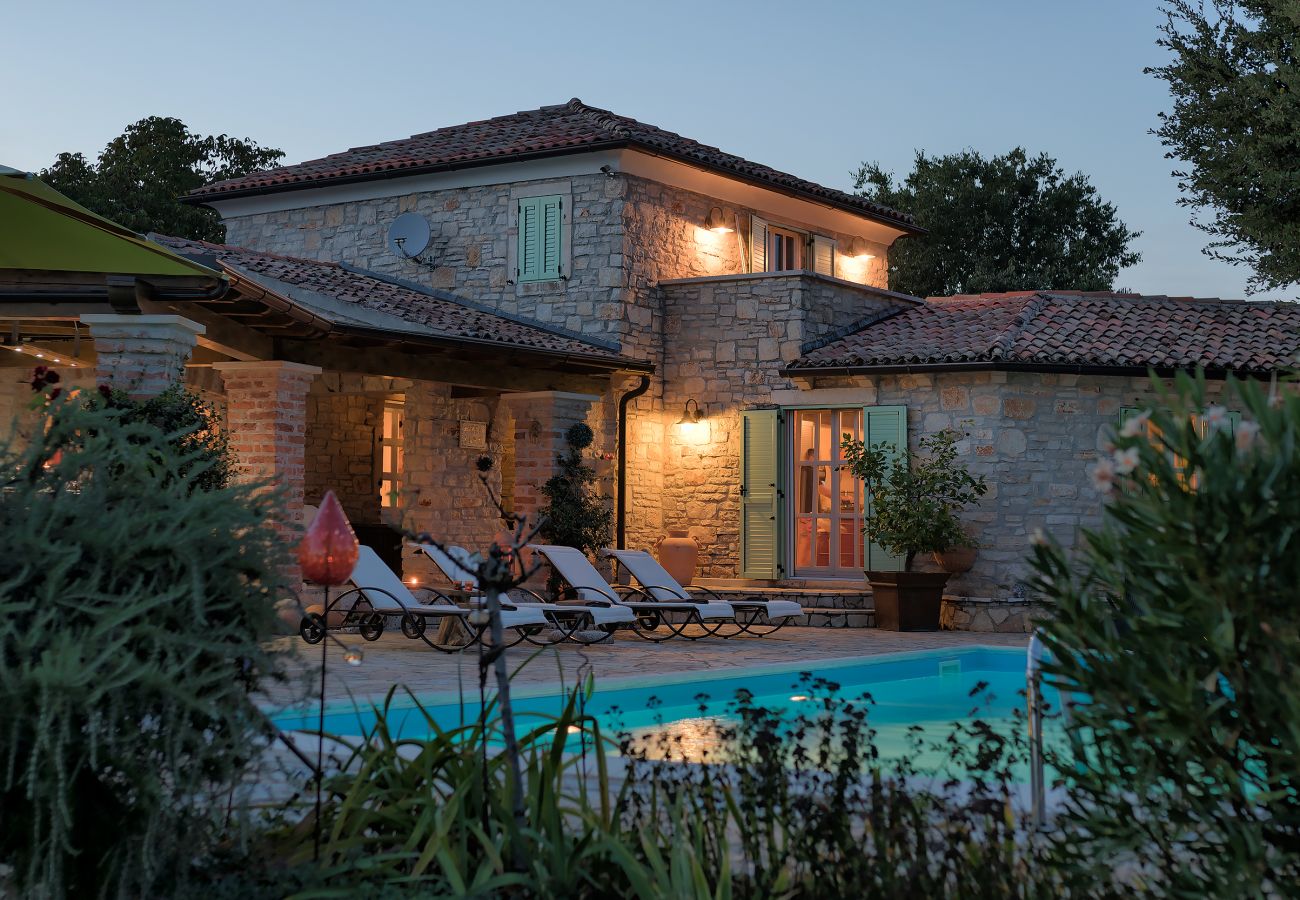 Villa in Jehnici - Villa Karim near Poreč with large garden & 50 m2 private pool 