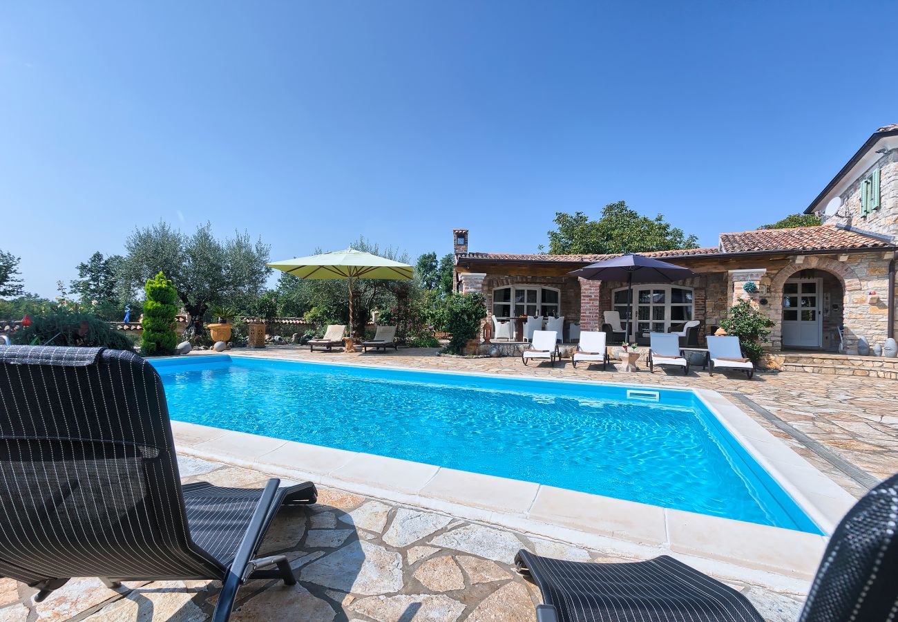 Villa in Jehnici - Villa Karim near Poreč with large garden & 50 m2 private pool 