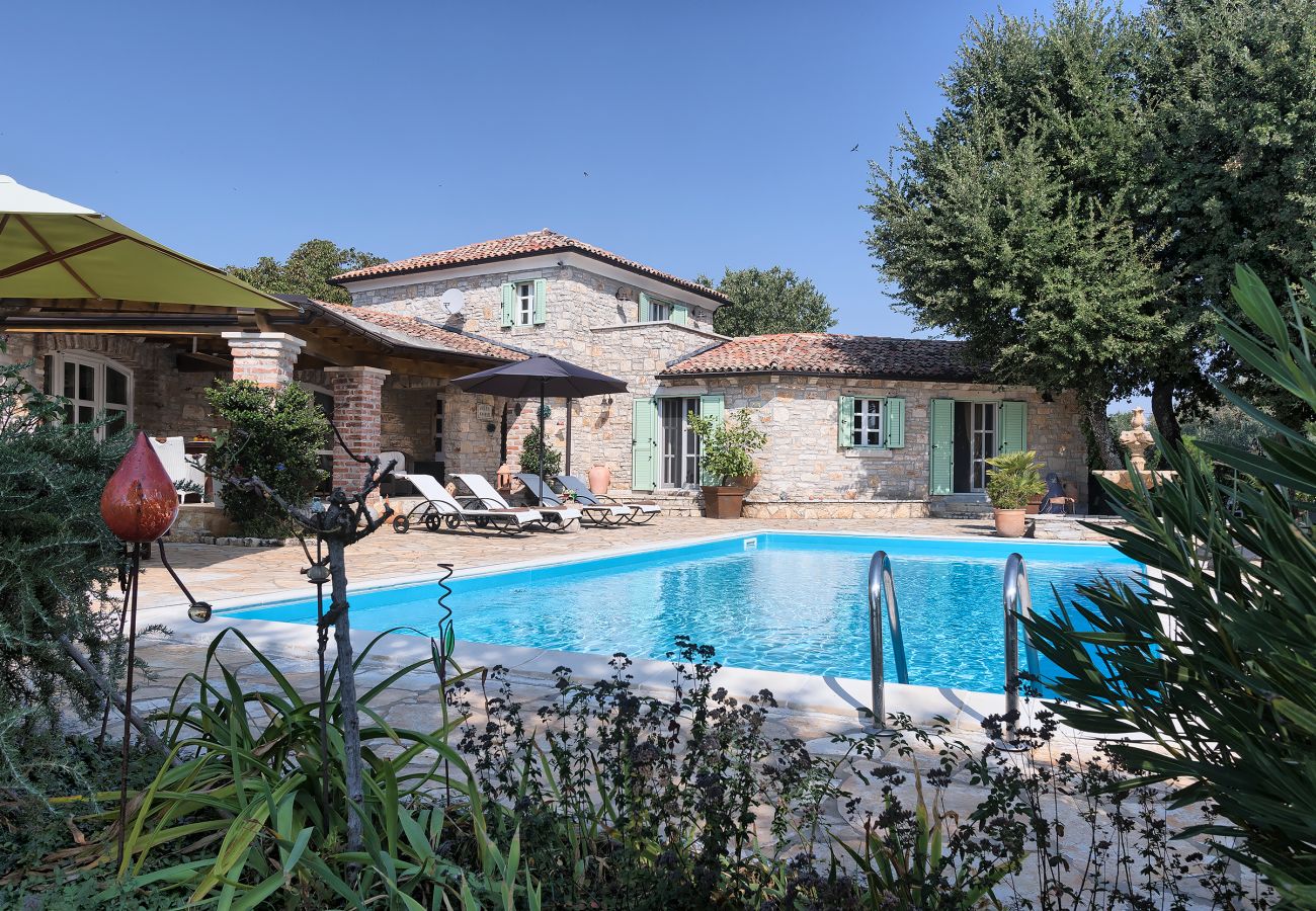 Villa in Jehnici - Villa Karim near Poreč with large garden & 50 m2 private pool 