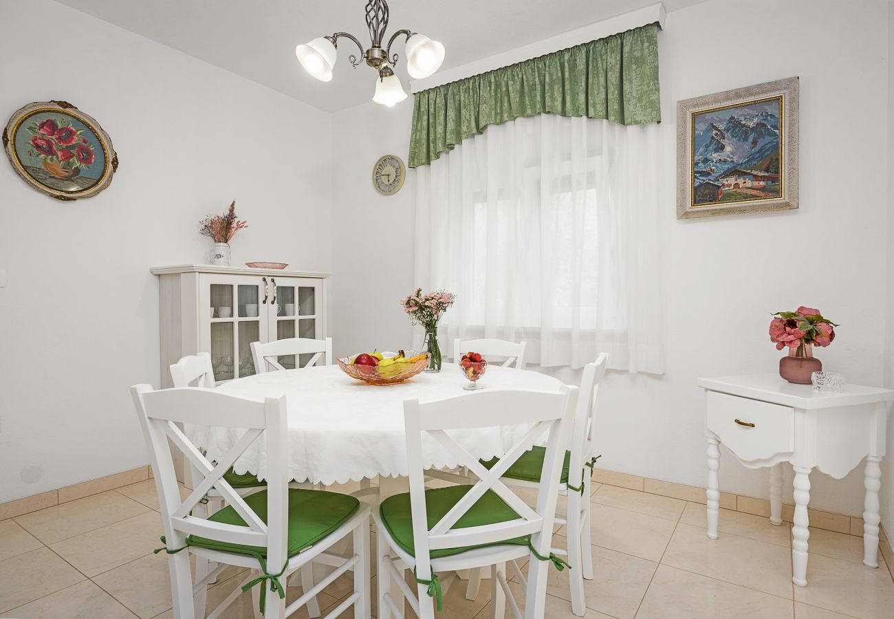 Villa in Medulin - Villa Laura in Medulin for 8 persons only 1.5 km from the beach