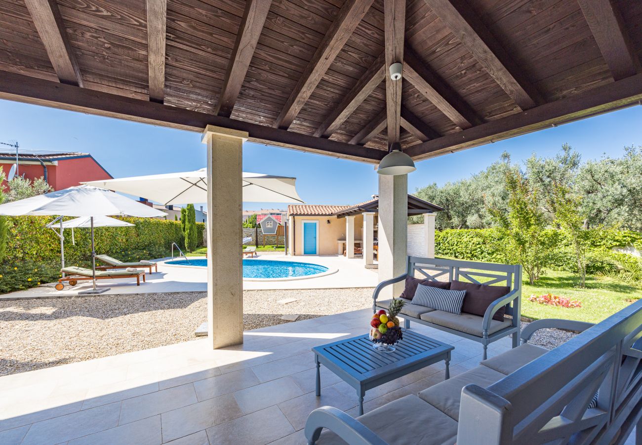 Villa in Fažana - Villa Luka in Fažana with pool & playground only 600 meter from the beach 