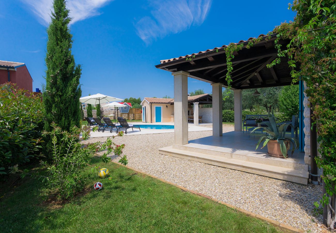 Villa in Fažana - Villa Luka in Fažana with pool & playground only 600 meter from the beach 