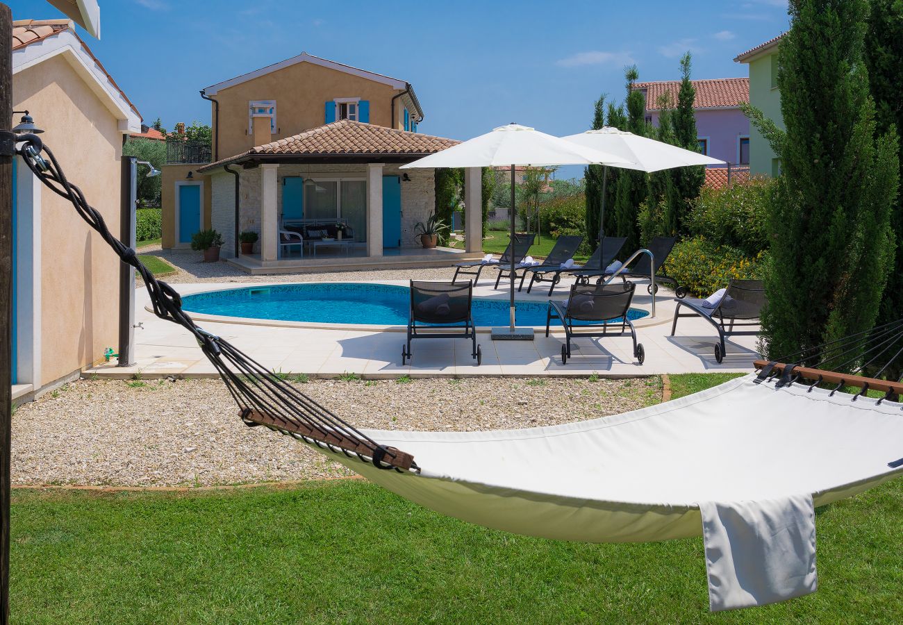 Villa in Fažana - Villa Luka in Fažana with pool & playground only 600 meter from the beach 