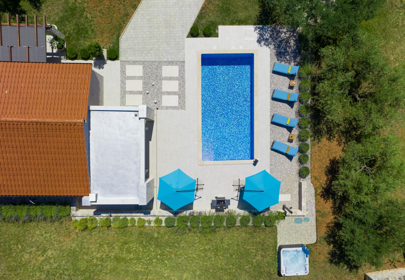 Villa in Mali Vareški - Villa Silentio with whirlpool, large garden, complete privacy & quiet location 