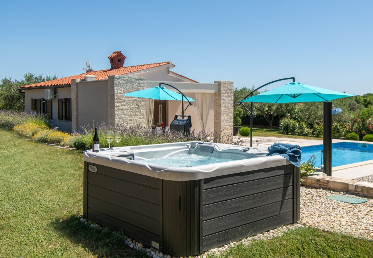 Villa in Mali Vareški - Villa Silentio with whirlpool, large garden, complete privacy & quiet location 