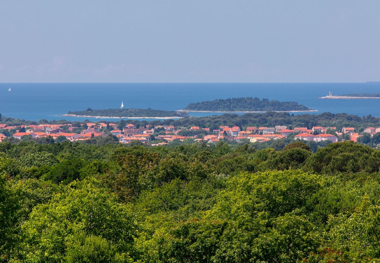 Villa in Galižana - Villa Stefanja kids friendly with sea view near Fažana