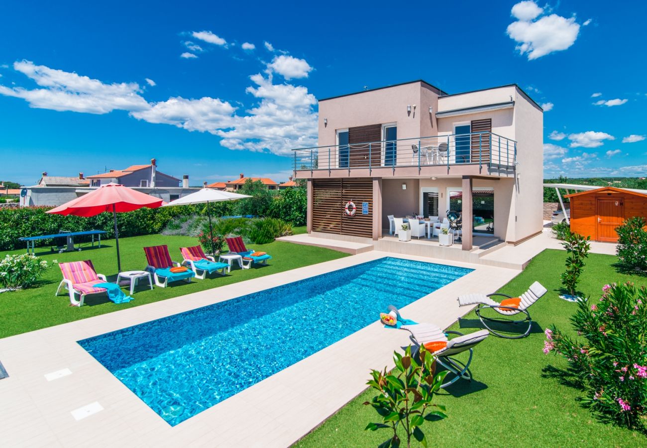 Villa in Galižana - Villa Stefanja kids friendly with sea view near Fažana