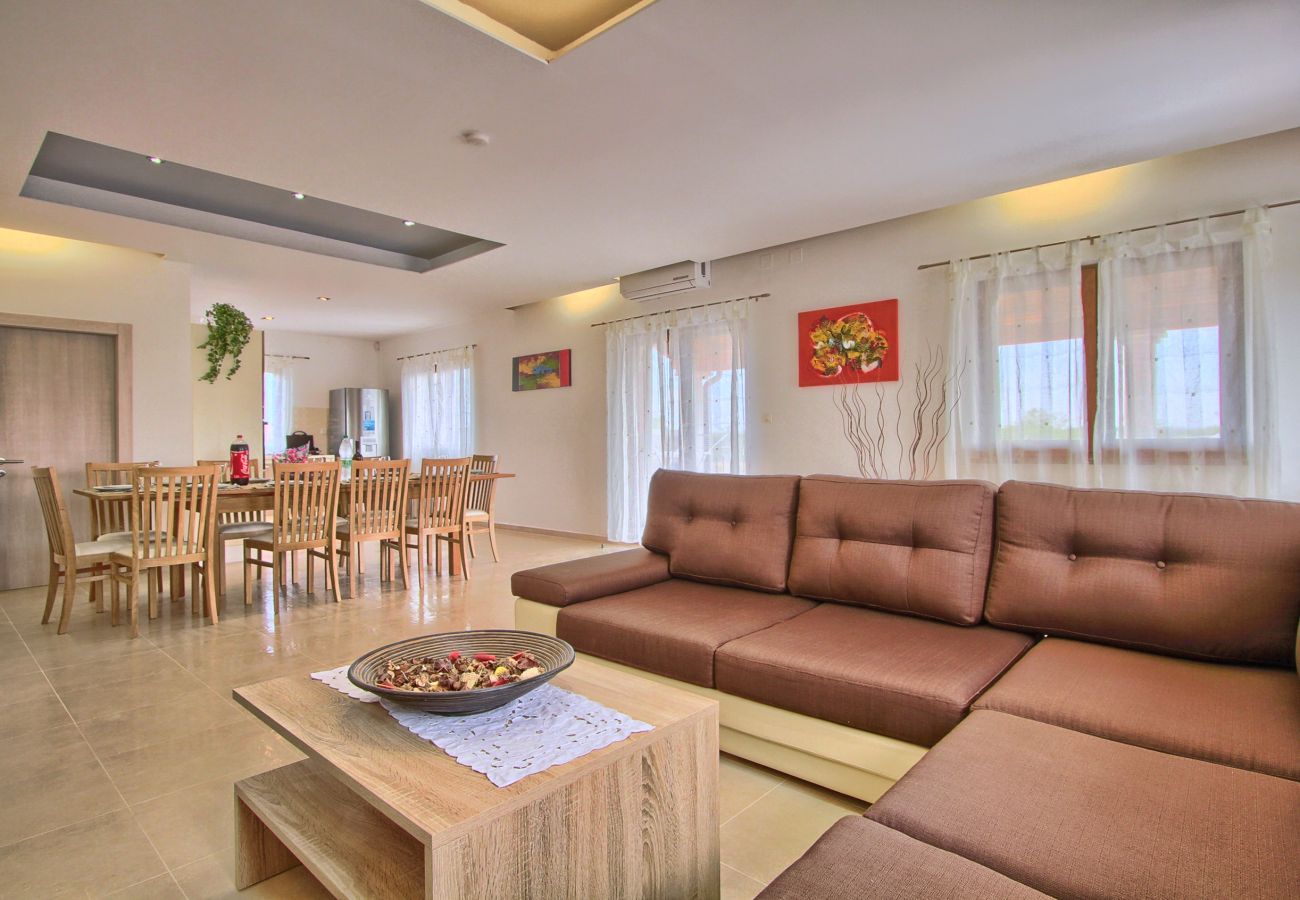 Villa in Štokovci - Villa Stokovci in Central Istria for families and kids with a large garden and playground