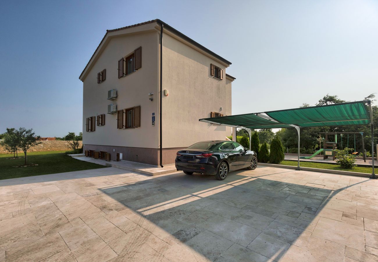 Villa in Štokovci - Villa Stokovci in Central Istria for families and kids with a large garden and playground