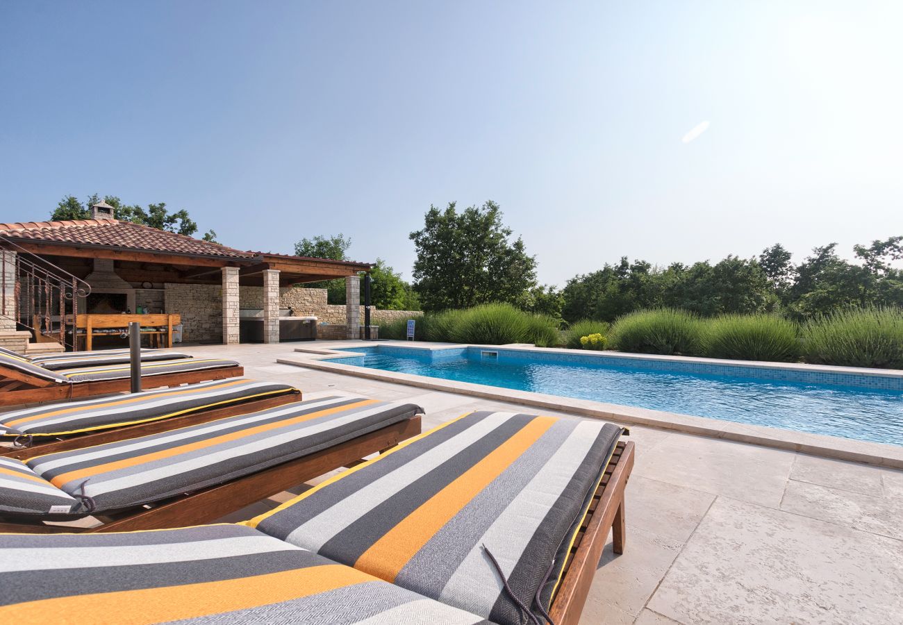 Villa in Štokovci - Villa Stokovci in Central Istria for families and kids with a large garden and playground