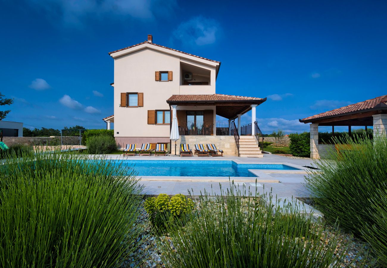 Villa in Štokovci - Villa Stokovci in Central Istria for families and kids with a large garden and playground