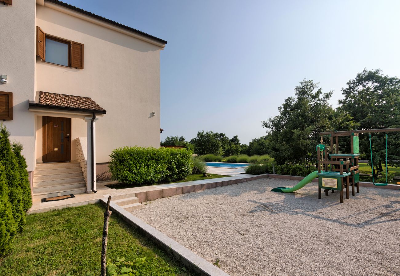 Villa in Štokovci - Villa Stokovci in Central Istria for families and kids with a large garden and playground