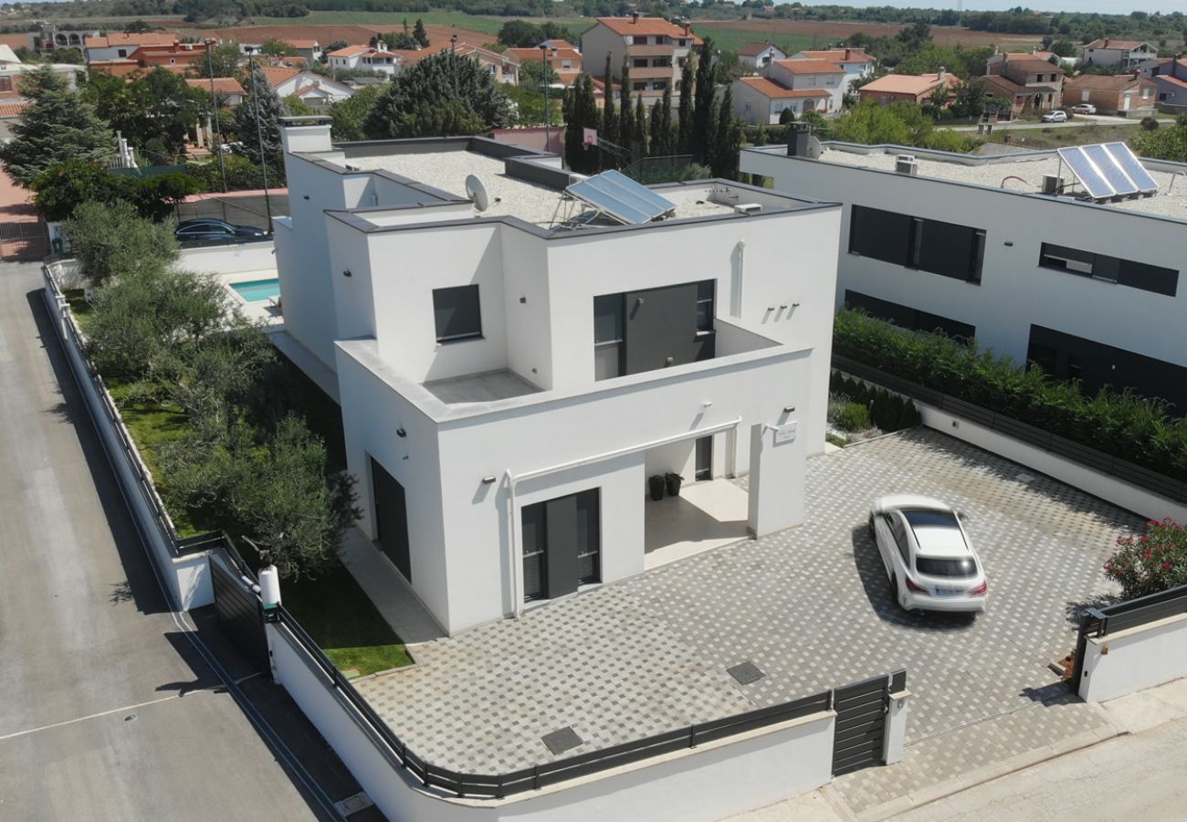 Villa in Pula - Villa Una in Pula with heated pool and whirlpool