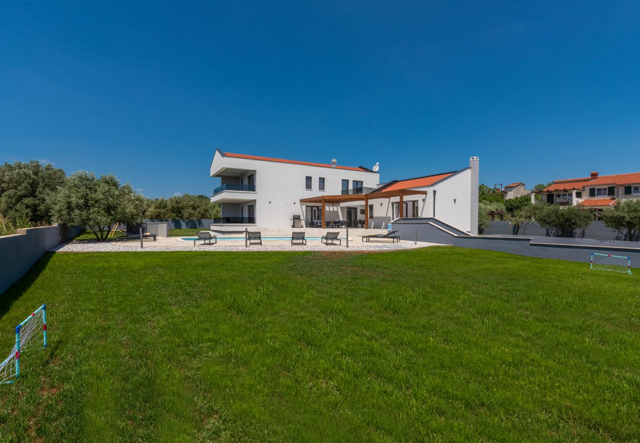 Villa in Krnica - Villa Posidonia near Pula with sea view and surrounded by olive trees