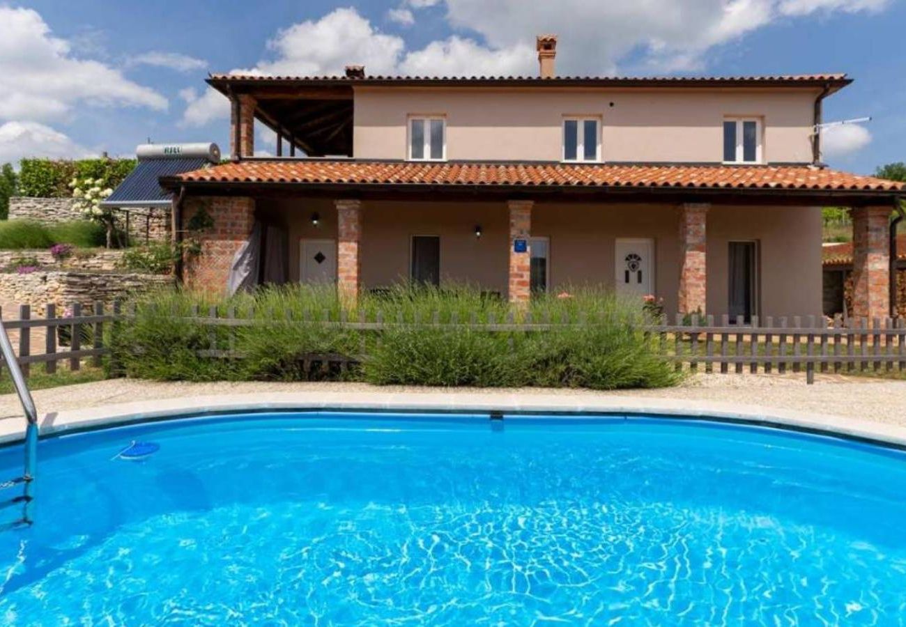 Villa in Oprtalj - Casa Sara and Sasha near Motovun with private pool - pet friendly truffle paradise