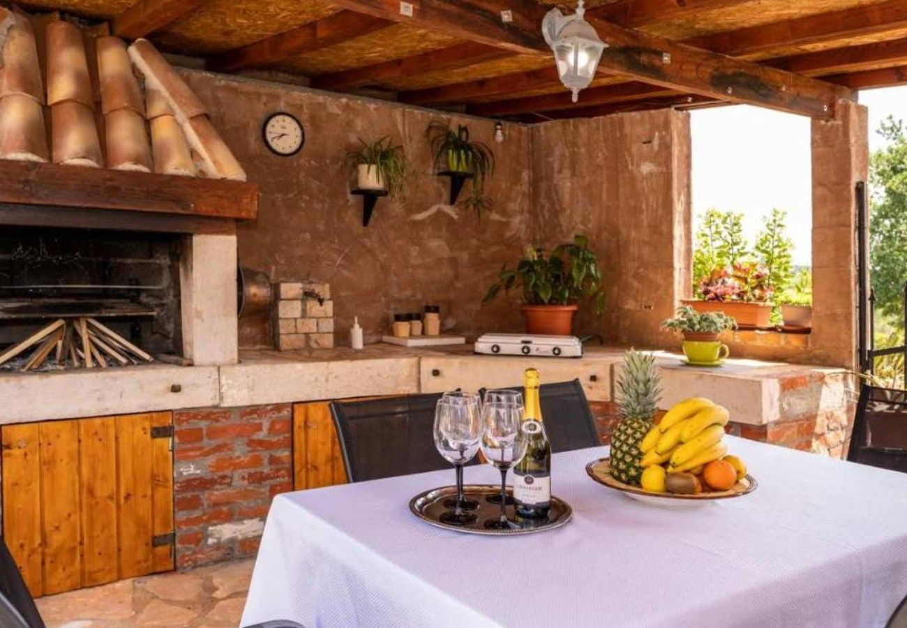 Villa in Oprtalj - Casa Sara and Sasha near Motovun with private pool - pet friendly truffle paradise