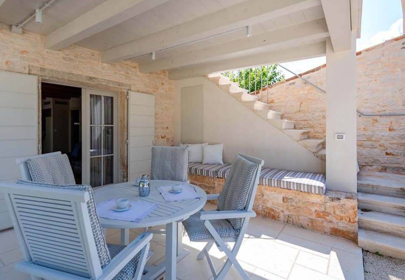 Villa in Radovani - Villa Charlotte for 14 persons with 73m2 Pool in Central Istria - Daily Housekeeping & Breakfast Service