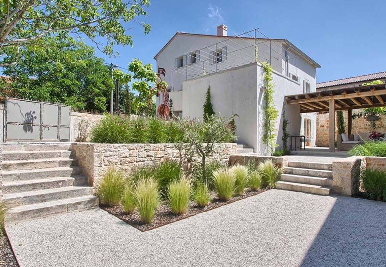 Villa in Radovani - Villa Charlotte for 14 persons with 73m2 Pool in Central Istria - Daily Housekeeping & Breakfast Service