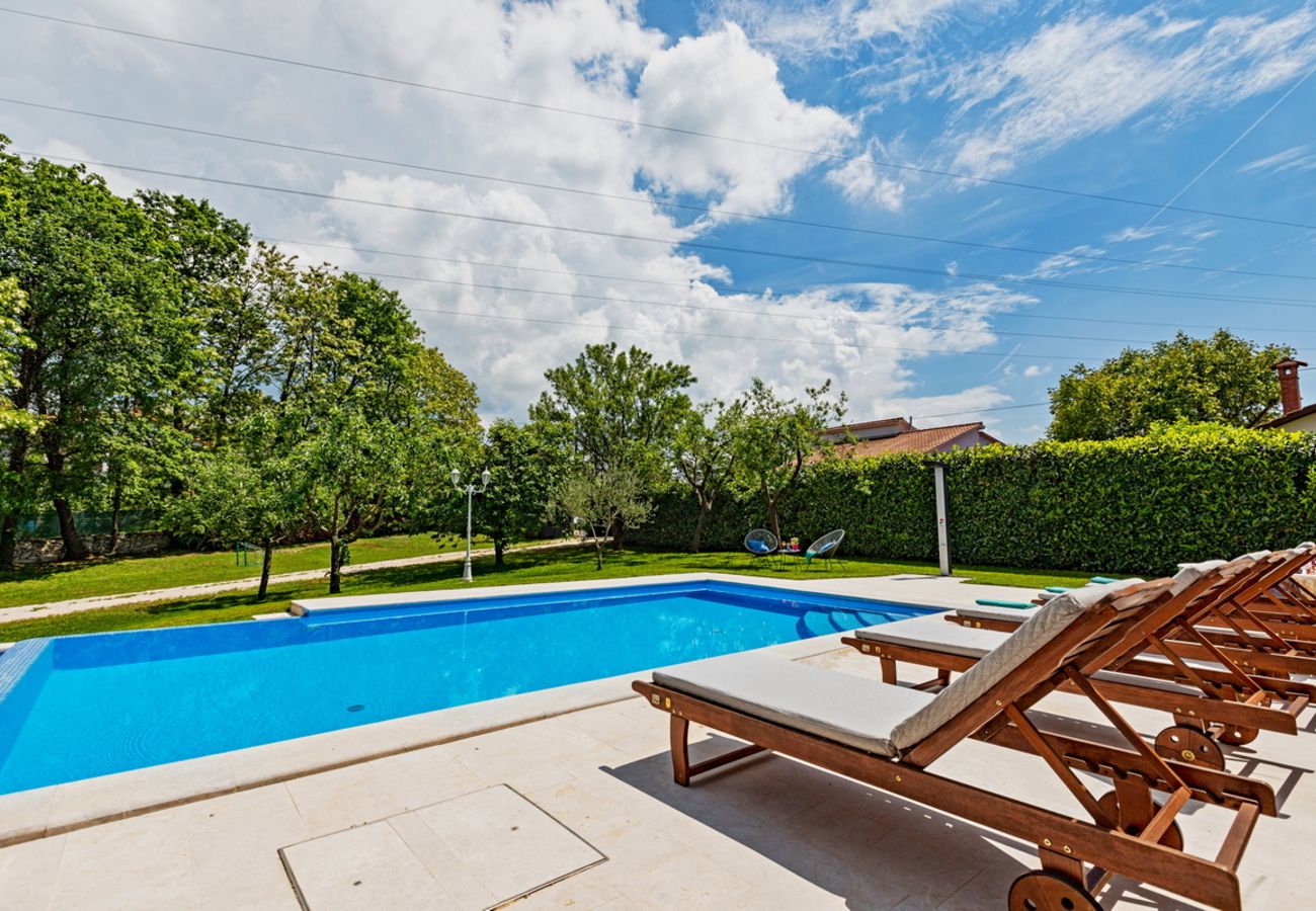 Villa in Svetvincenat - Villa Ferlini in Central Istria with private 10000 m2 Garden