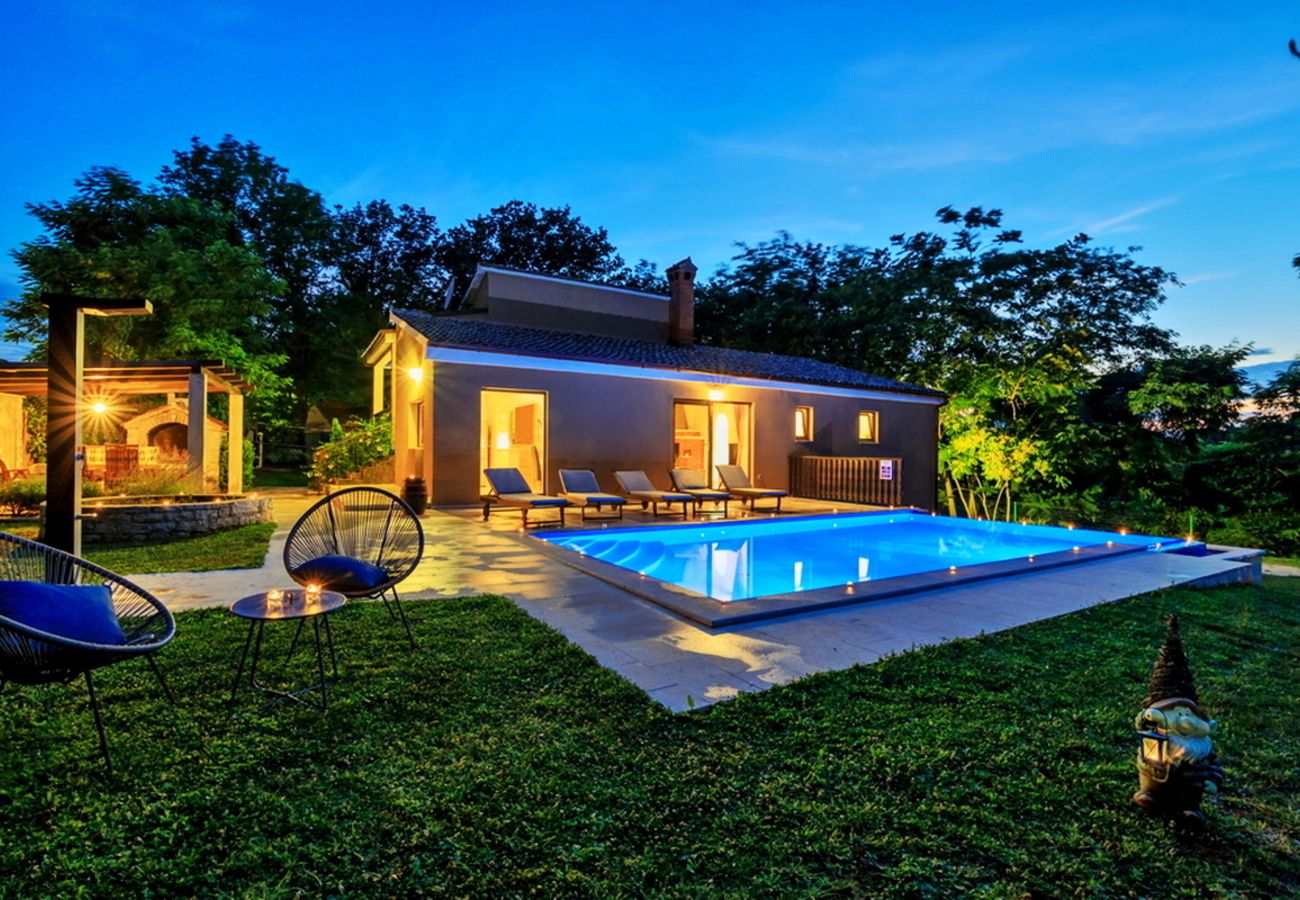 Villa in Svetvincenat - Villa Ferlini in Central Istria with private 10000 m2 Garden