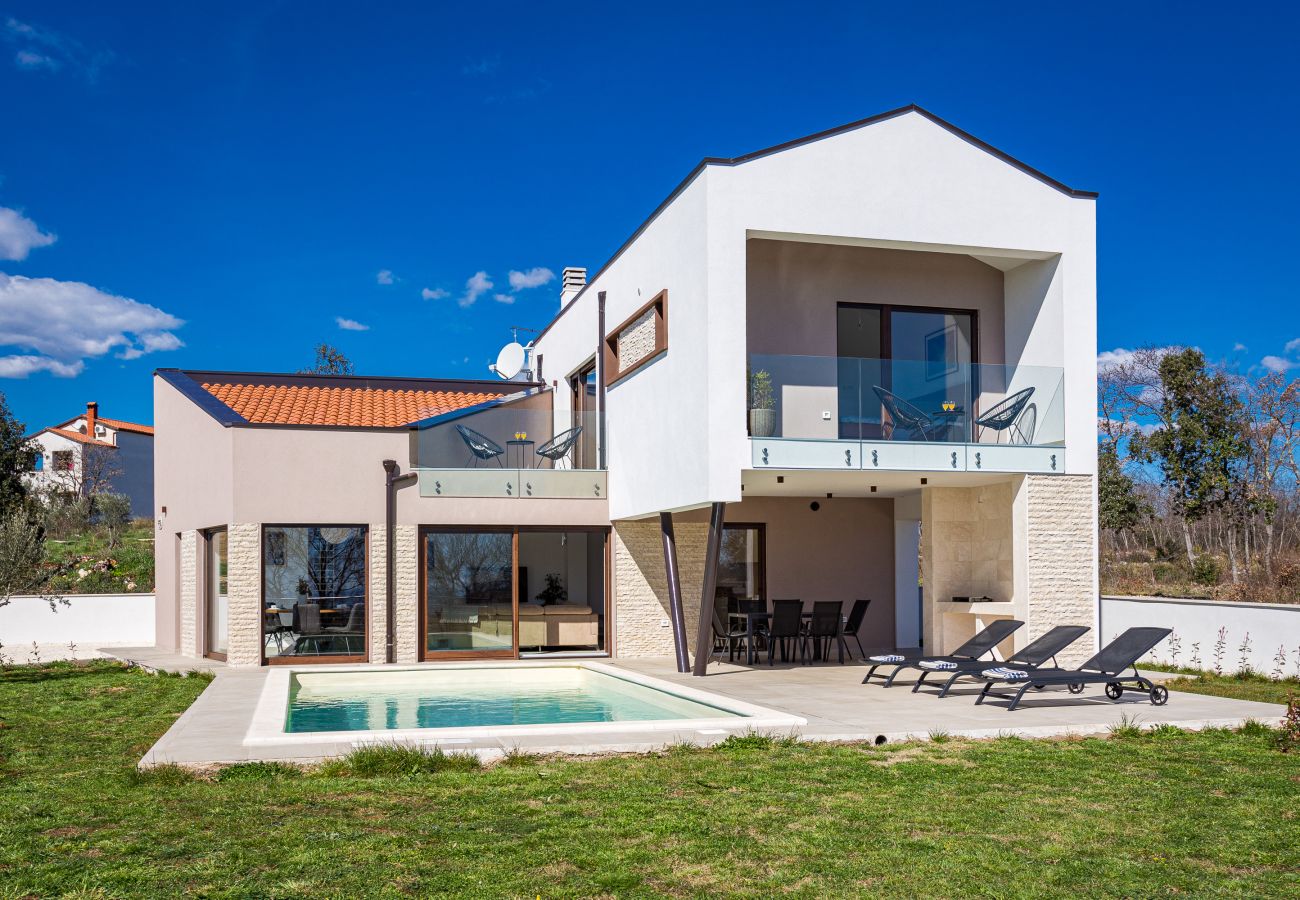 Villa in Peruški - Villa Ogradina near Pula with sea view for 5 persons only 3 km from the Beach