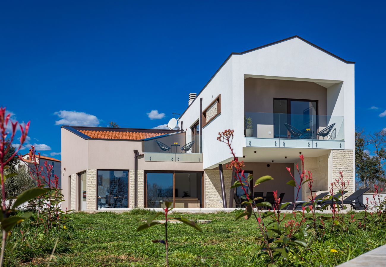 Villa in Peruški - Villa Ogradina near Pula with sea view for 5 persons only 3 km from the Beach