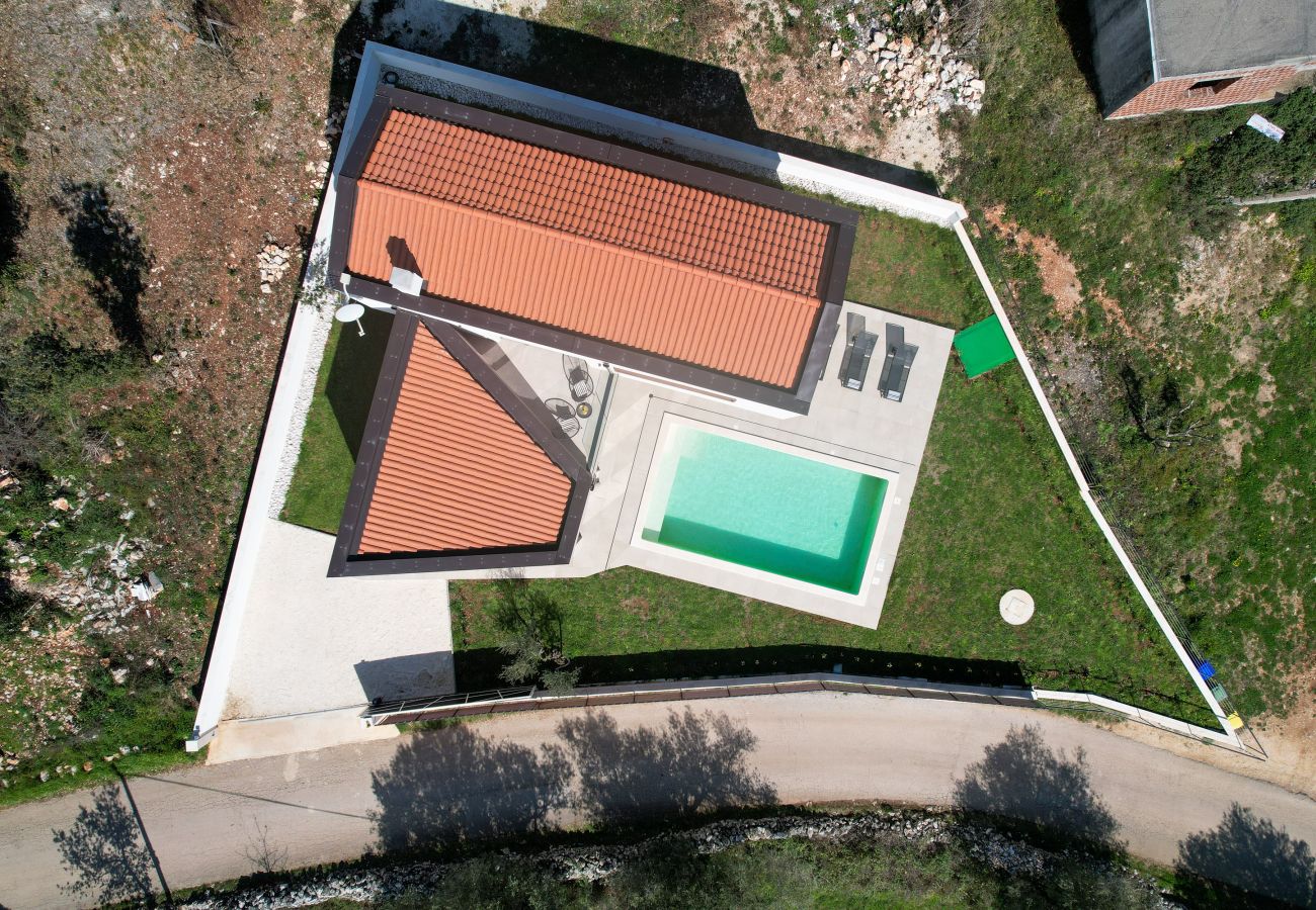 Villa in Peruški - Villa Ogradina near Pula with sea view for 5 persons only 3 km from the Beach