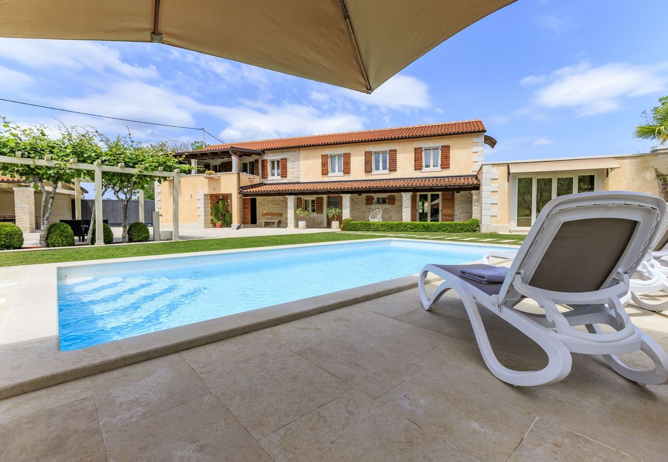 Villa in Pazin - Villa Viscum in Central Istria for 8 persons with large garden - pet friendly