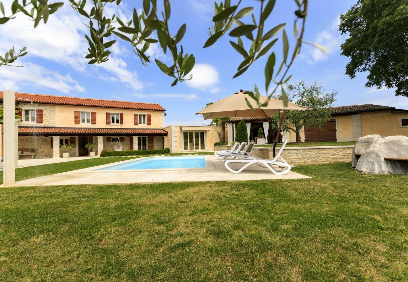 Villa in Pazin - Villa Viscum in Central Istria for 8 persons with large garden - pet friendly