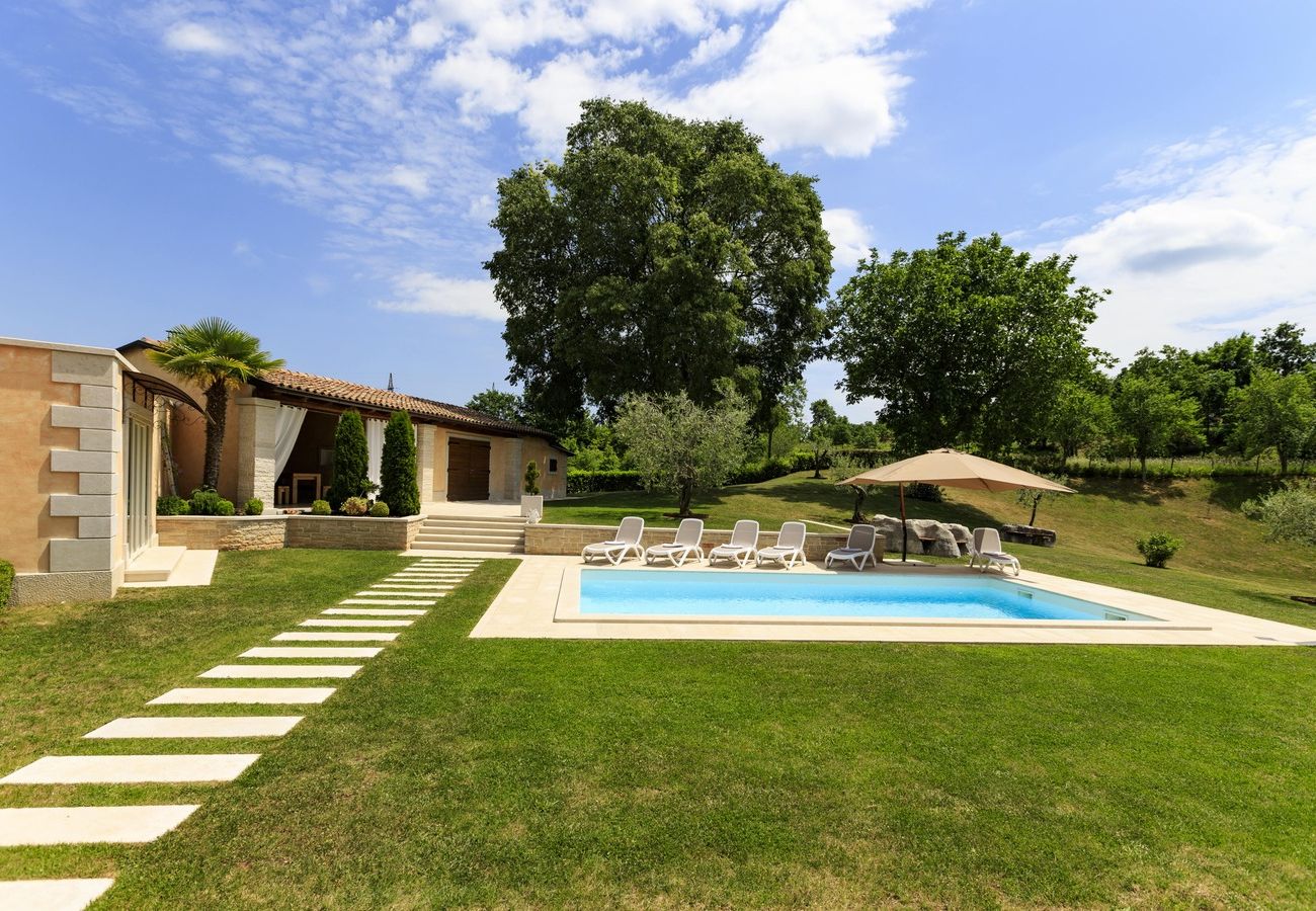 Villa in Pazin - Villa Viscum in Central Istria for 8 persons with large garden - pet friendly