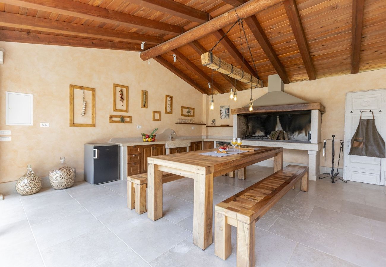 Villa in Pazin - Villa Viscum in Central Istria for 8 persons with large garden - pet friendly