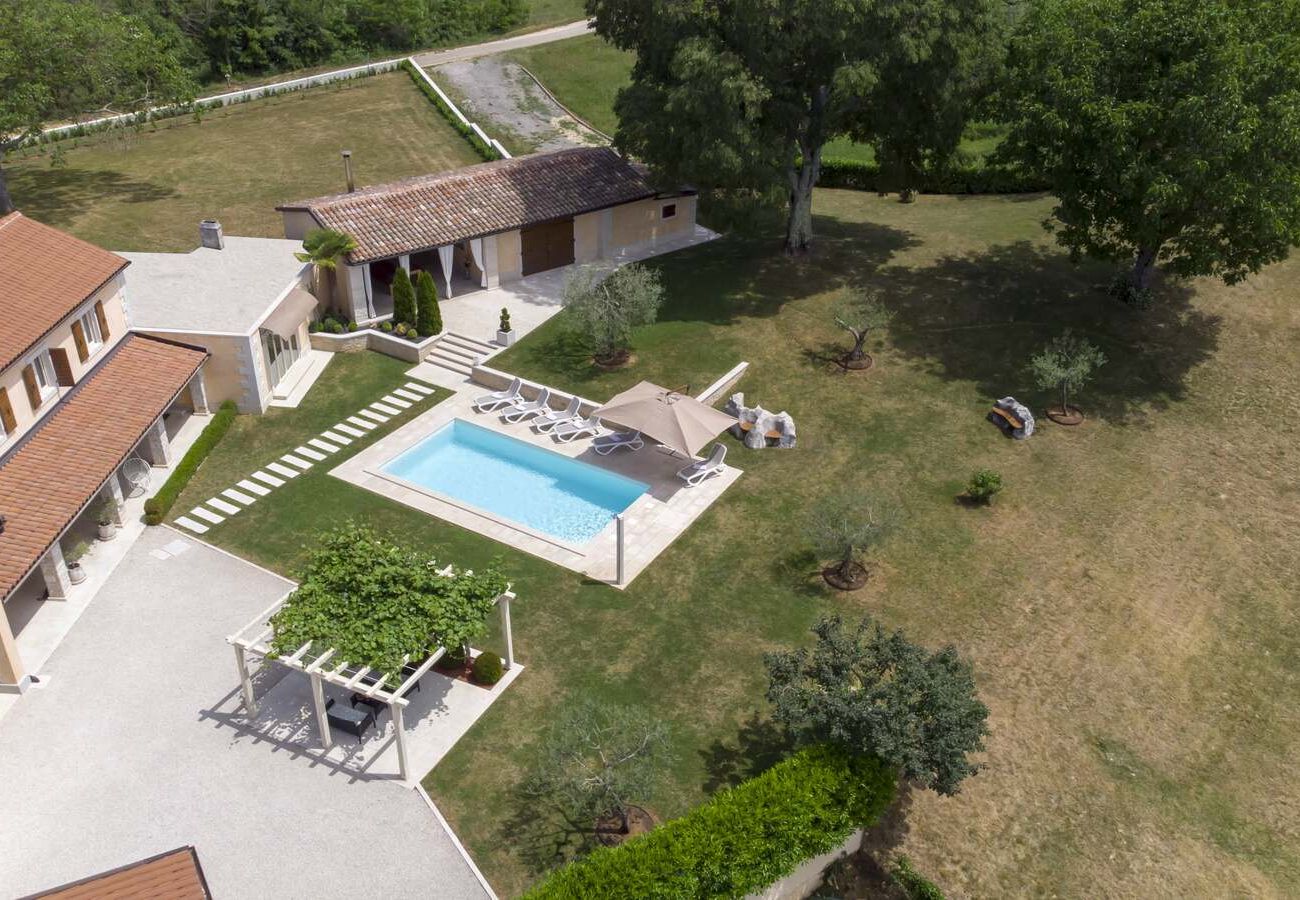 Villa in Pazin - Villa Viscum in Central Istria for 8 persons with large garden - pet friendly