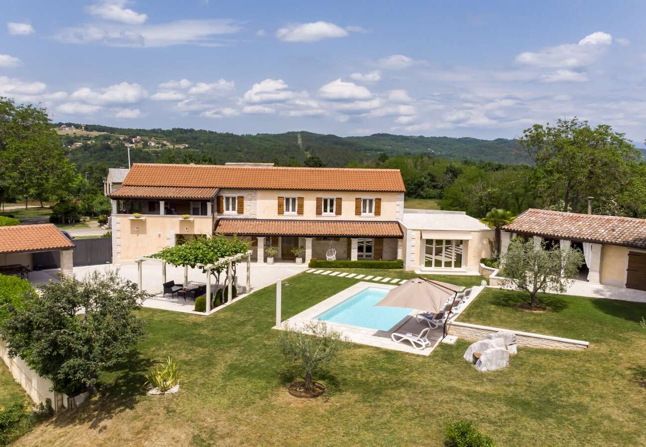 Villa in Pazin - Villa Viscum in Central Istria for 8 persons with large garden - pet friendly