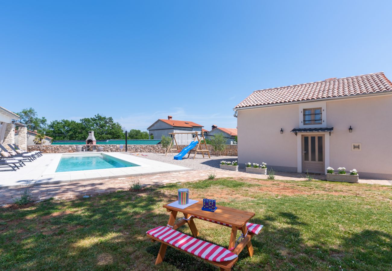 Villa in Sveti Bartul - Villa Batelica near Labin with large garden, kids playground and private pool