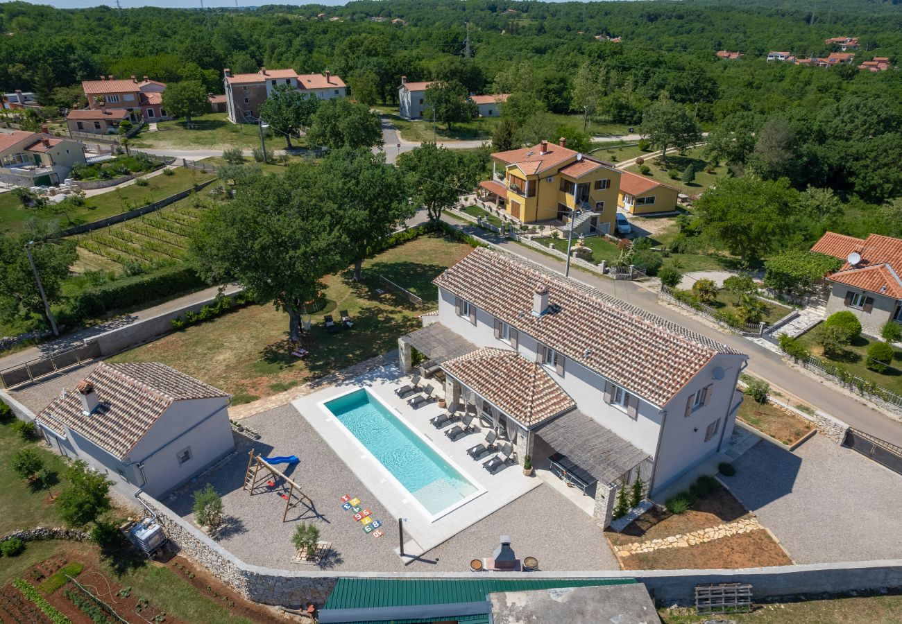 Villa in Sveti Bartul - Villa Batelica near Labin with large garden, kids playground and private pool