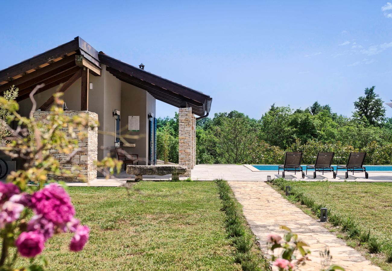 Villa in Cabrunici - Stancija Cabrunici in Central Istria with large garden and Wellness