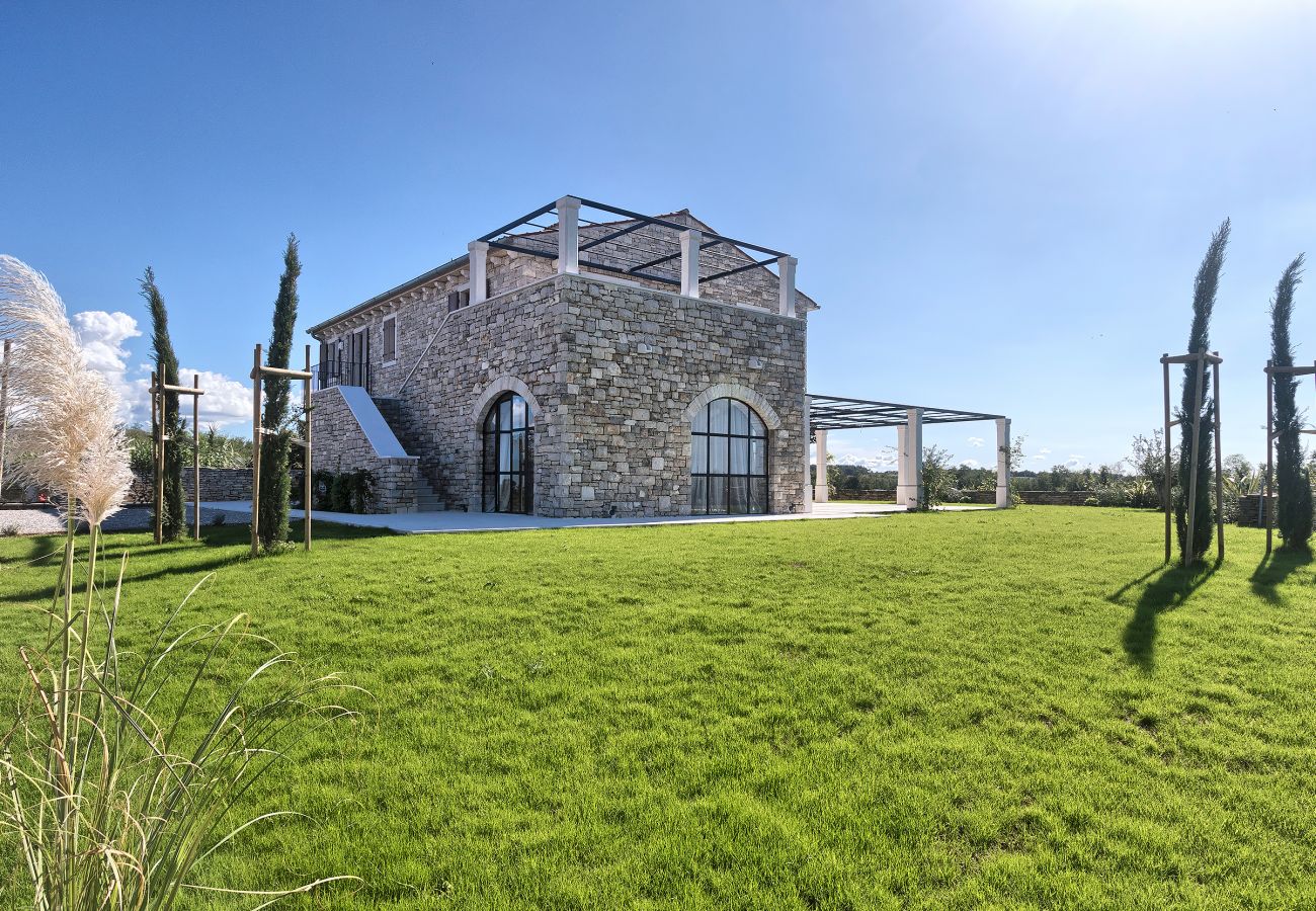 Villa in Umag - Stancija Katarina di Maladel in Umag with wellness, sea view and 2 km from the beach