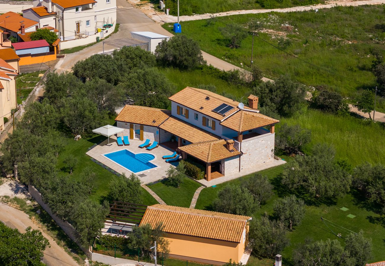 Villa in Peruški - Villa Loverka near Pula only 3 km from the beach with sea view