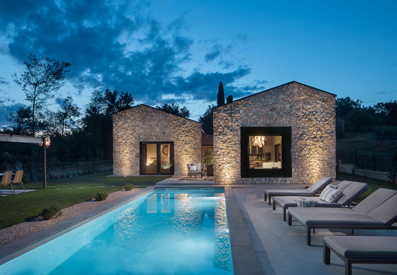 Villa in Karojba - Villa Ulmus near Motovun for 6 people with heated pool &  jacuzzi