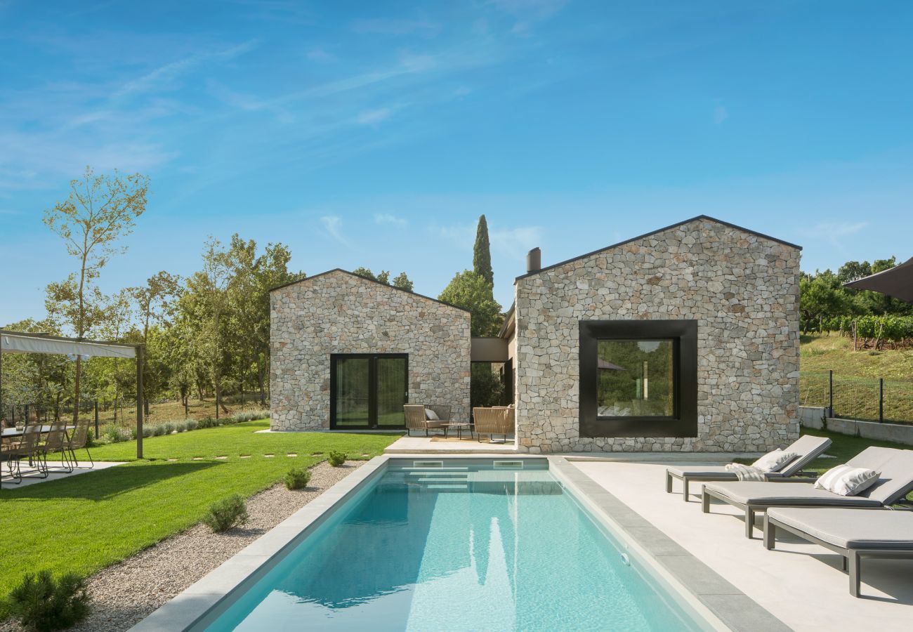 Villa in Karojba - Villa Ulmus near Motovun for 6 people with heated pool &  jacuzzi