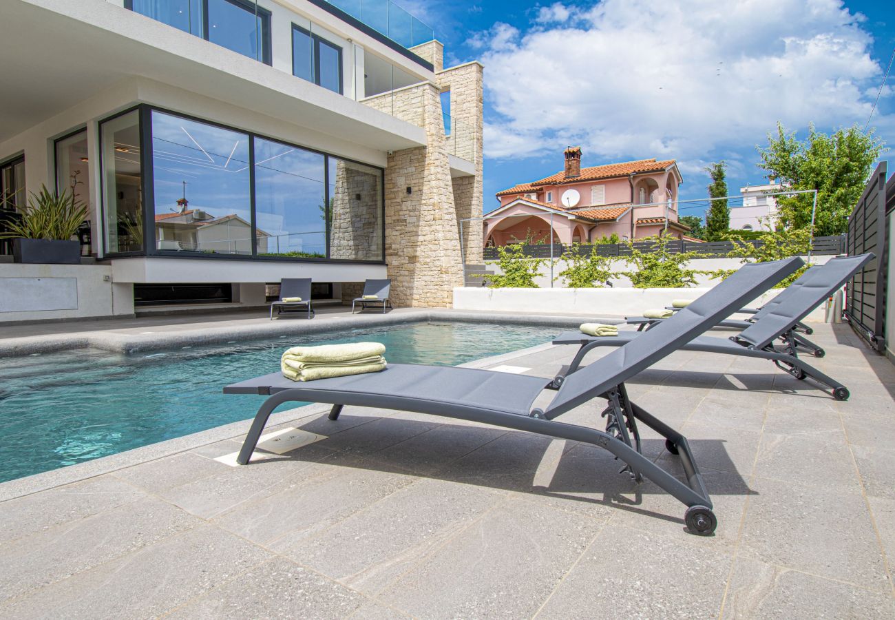 Villa in Ližnjan - Villa Rosarol near Medulin for 8 people with private pool & only 800 m from sea