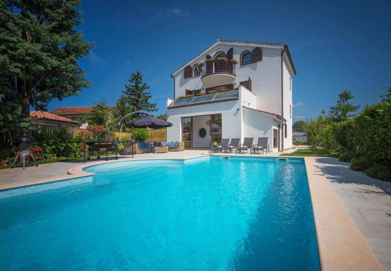 Villa in Fažana - Villa Andrija in Fažana for 10 people with sea view & heated pool