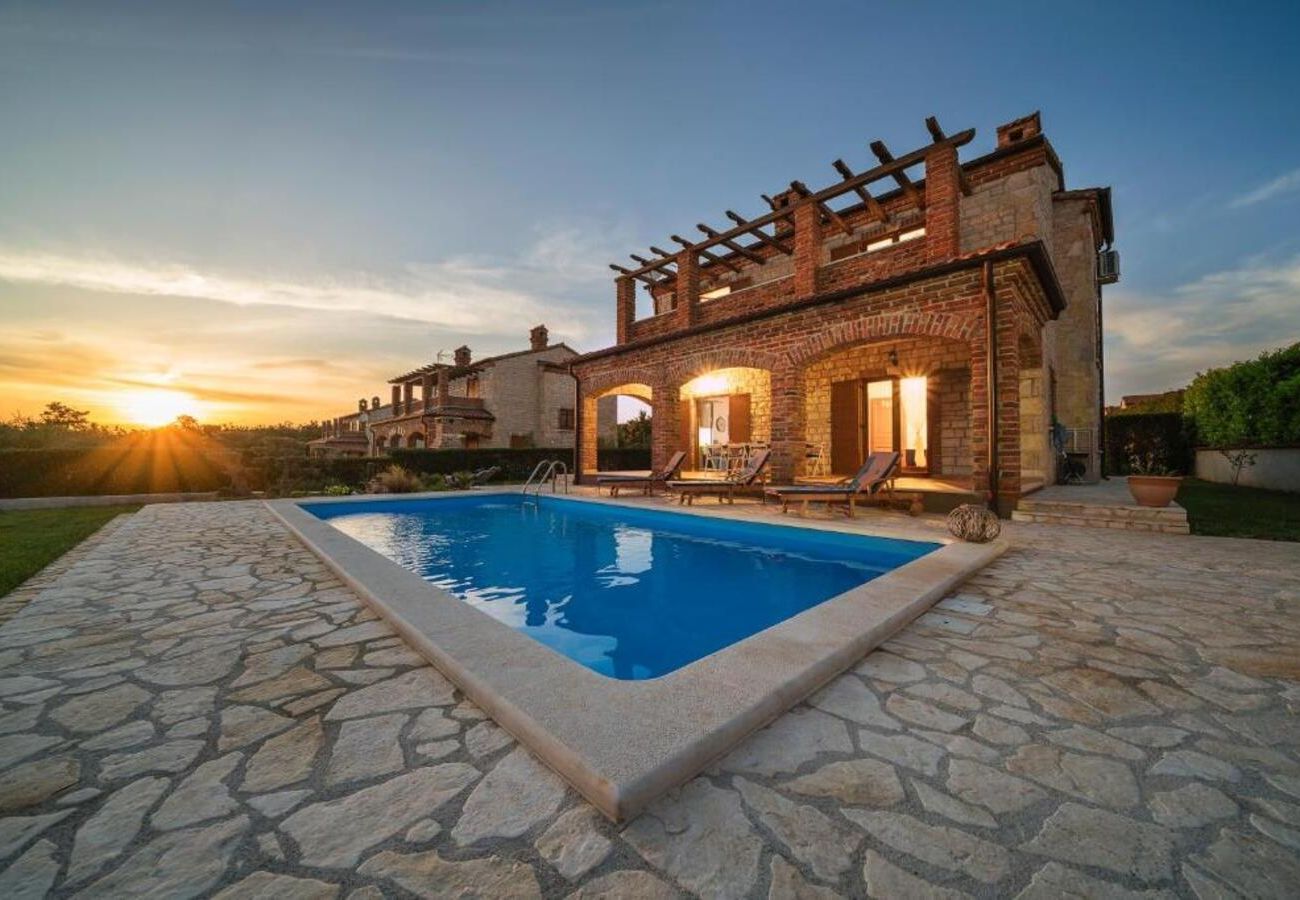 Villa in Butkovici - Villa Sole in Central Istria for 10 people with 4 bedrooms and private pool